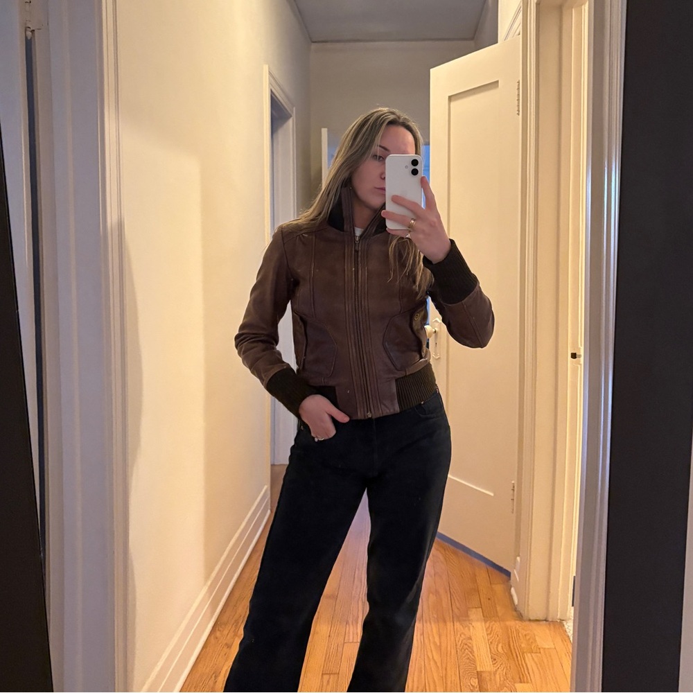 SOLD** Beautiful vintage chocolate brown 100% leather jacket